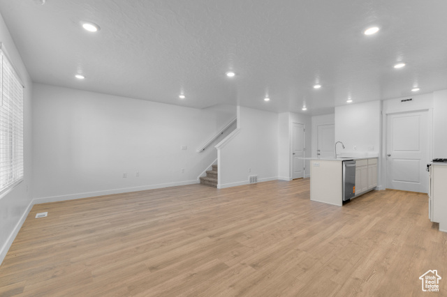 Photo 4 for MLS #2119254 at 1784 E Albion Dr #1139
