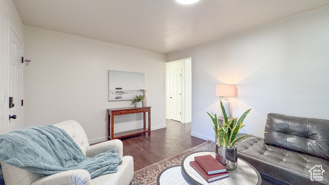 Photo 5 for MLS #2119257 at 213 W Arbor Dr
