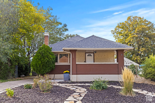 Photo 3 for MLS #2119288 at 1663 Kiesel Ave