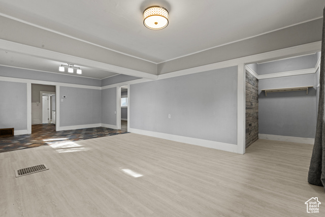 Photo 9 for MLS #2119288 at 1663 Kiesel Ave