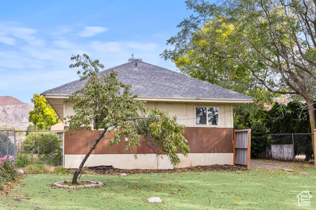 Photo 32 for MLS #2119288 at 1663 Kiesel Ave