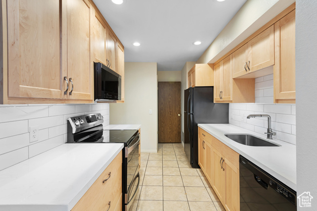 Photo 14 for MLS #2119315 at 937 E Essex Court Way #3