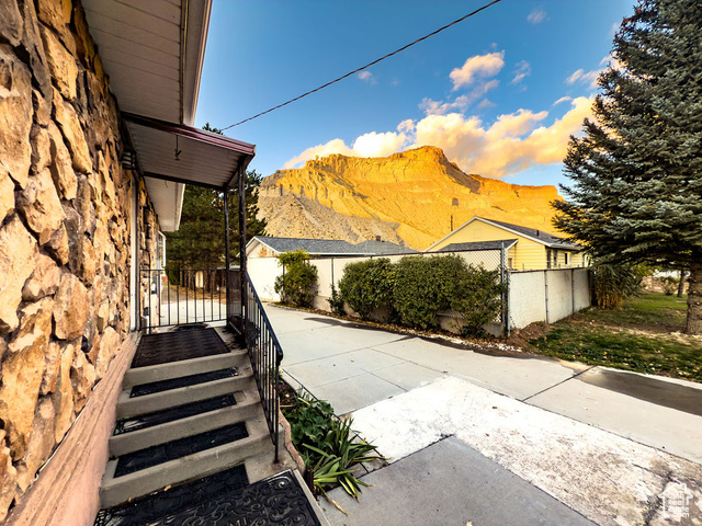 Photo 7 for MLS #2119396 at 517 N Main St