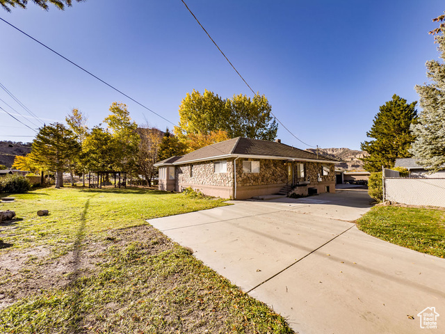 Photo 3 for MLS #2119396 at 517 N Main St