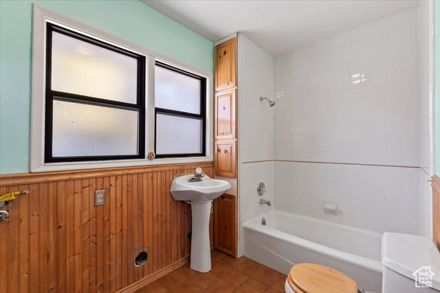 Photo 15 for MLS #2119406 at 303 S Center St