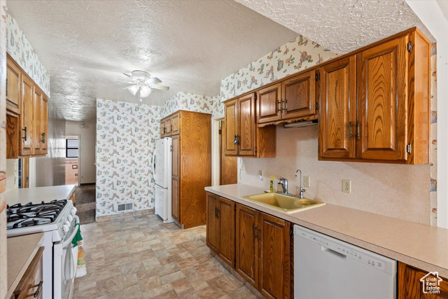 Photo 12 for MLS #2119406 at 303 S Center St