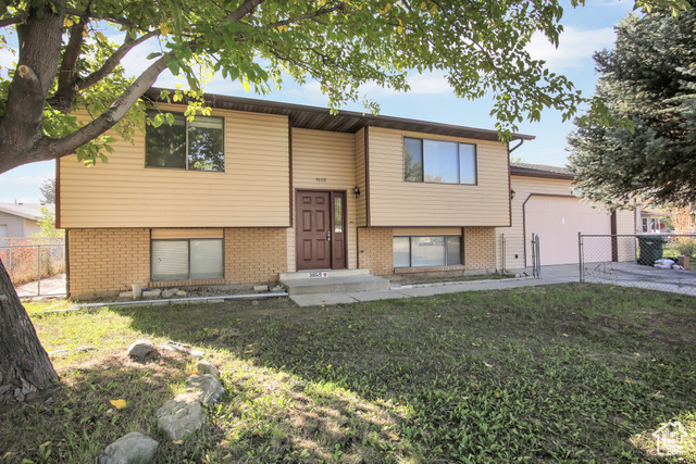 Photo 2 for MLS #2119436 at 3869 W Detevis Cir