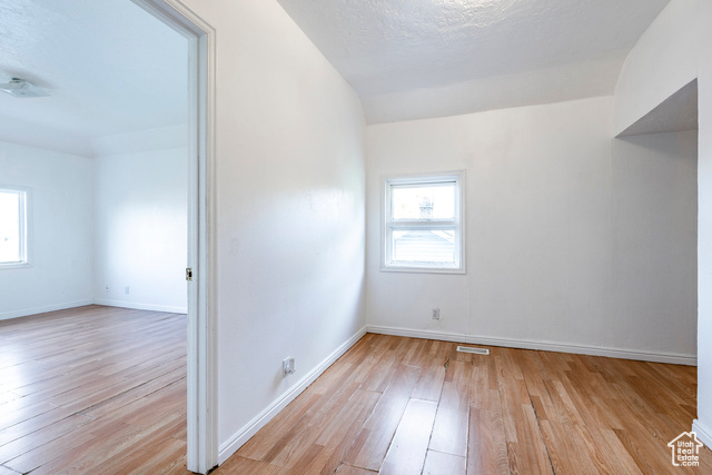Photo 19 for MLS #2119510 at 3278 Ogden Ave