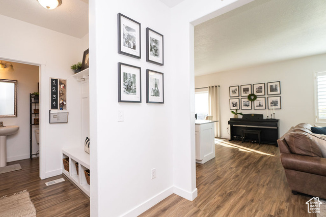 Photo 4 for MLS #2119580 at 1002 E Bigelow Ave