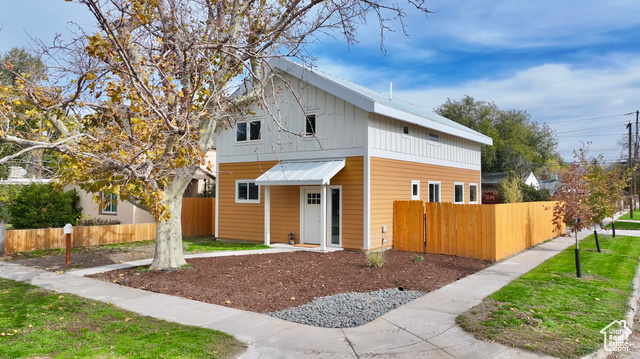 Photo 2 for MLS #2119615 at 885 S 1500 West