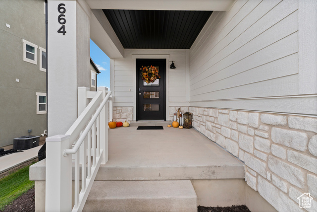 Photo 2 for MLS #2119661 at 664 N Hiddleston Dr