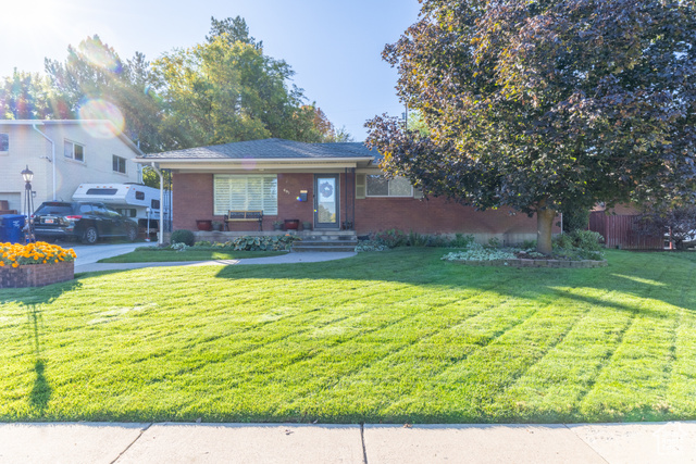 Photo 2 for MLS #2119688 at 695 E 33rd St