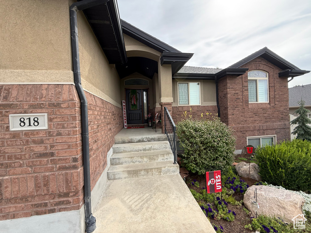 Photo 3 for MLS #2119763 at 818 N 2625 West