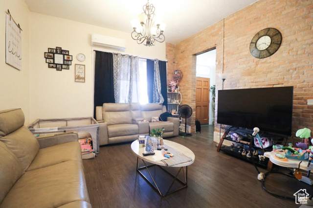 Photo 4 for MLS #2119766 at 255 E 27th St