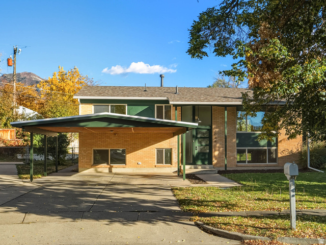 2036 E Highland View Cir
                     MLS #2119768