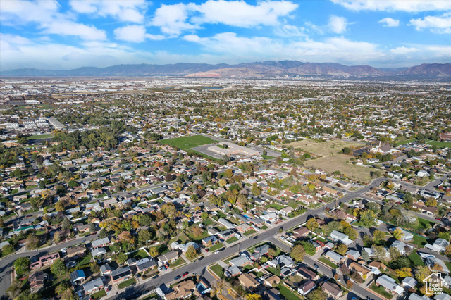 Photo 3 for MLS #2119822 at 5491 Janette Ave