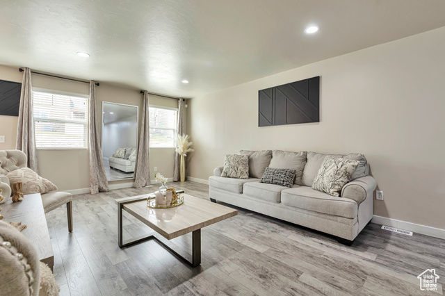 Photo 3 for MLS #2119827 at 5209 W Courtly Ln