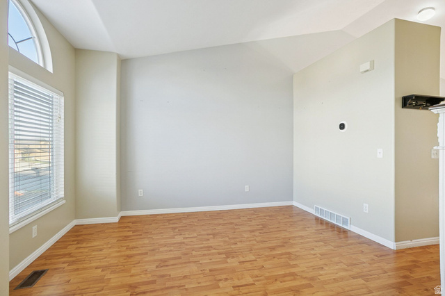 Photo 4 - 876 N Fox Run Dr, Tooele UT 84074