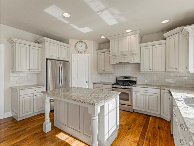 Photo 2 - 1958 E Cecelia Cir, Holladay UT 84121