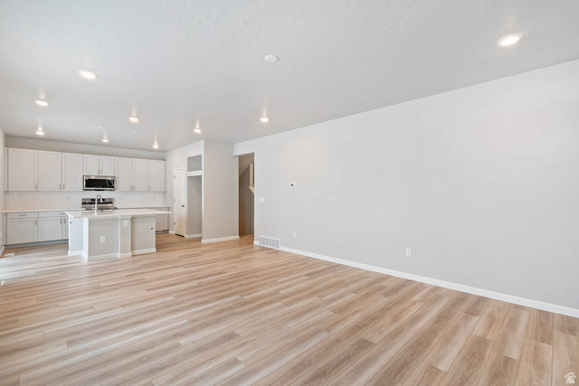 Photo 10 for MLS #2119920 at 39 E Broadway Dr #1039