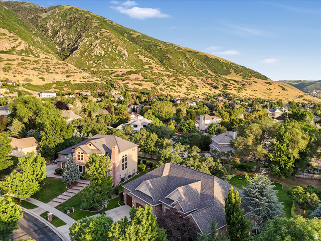 Photo 5 - 2026 E Tivoli Hills Ct, Draper UT 84020