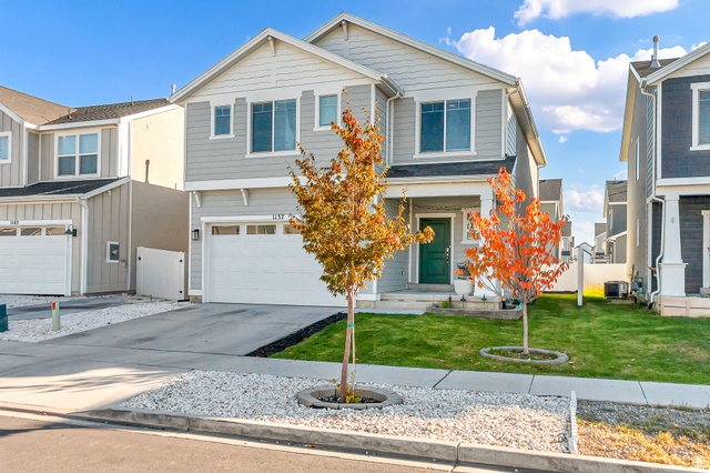 1137 E Commodore Ln
                     MLS #2119969