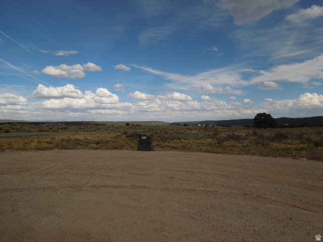 6 S STONE RD, La Sal UT 84530