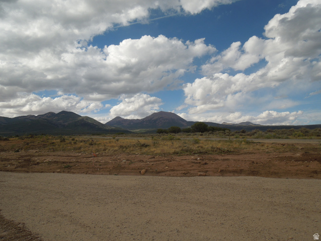 5  STONE RD, La Sal UT 84530
