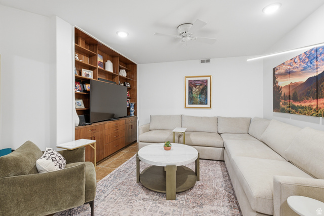 900 S Donner Way E 203