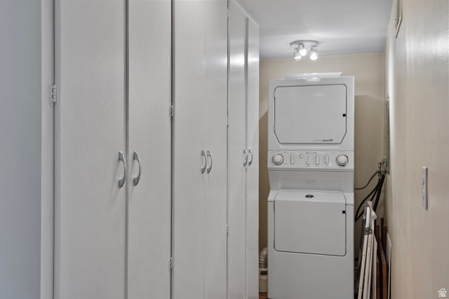 900 S Donner Way E 203