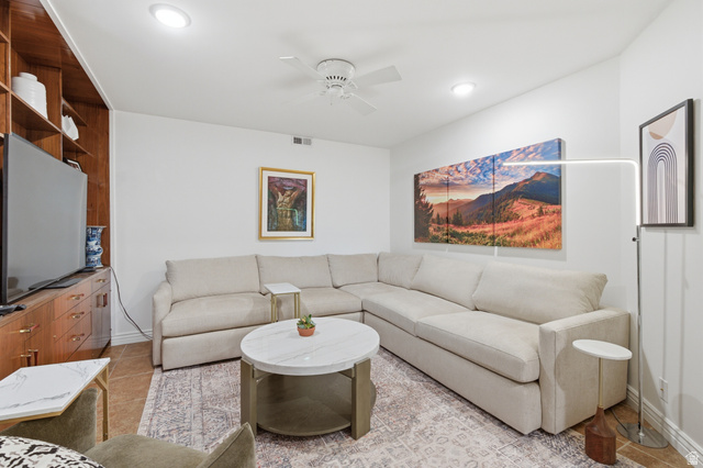 900 S Donner Way E 203