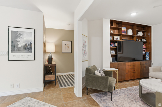 900 S Donner Way E 203