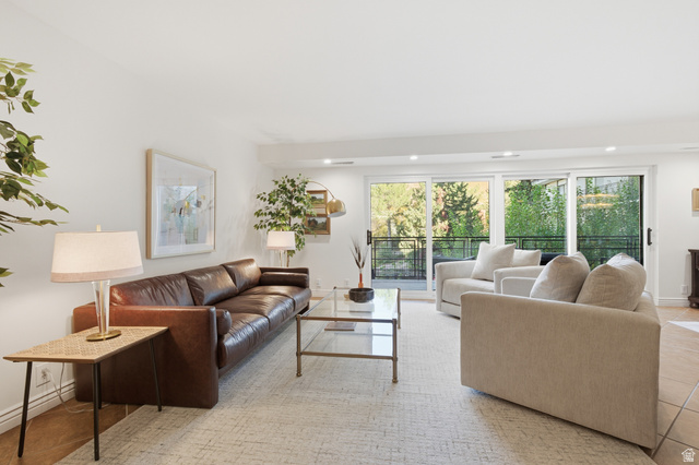 900 S Donner Way E 203