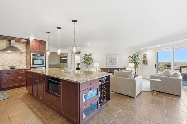 900 S Donner Way E 203