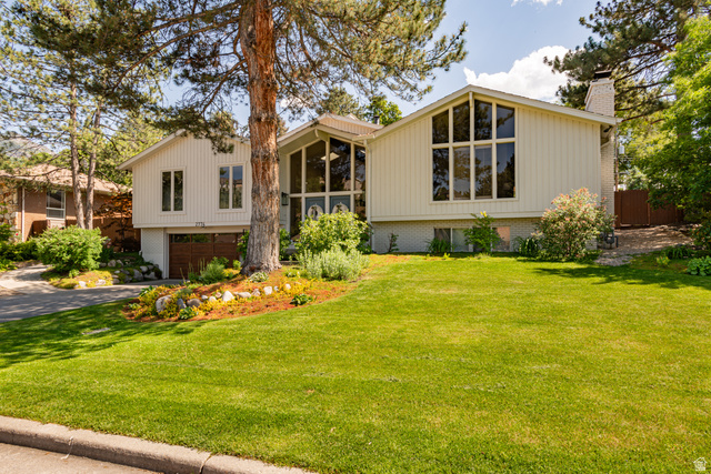 2774 E Robidoux Rd
                     MLS #2120337