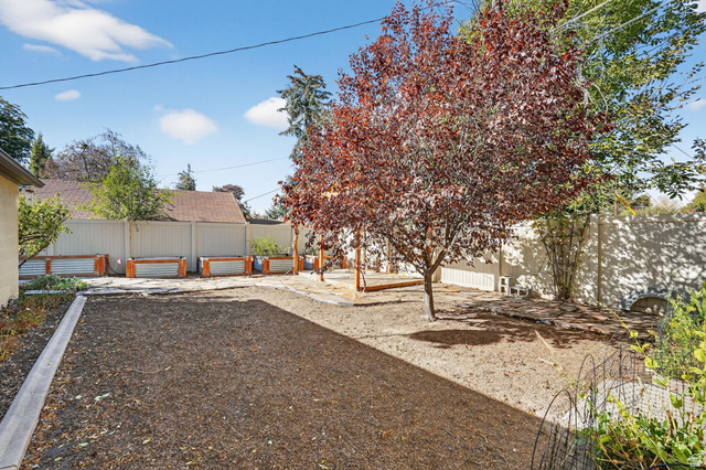 Photo 21 for MLS #2120393 at 1199 E Lorraine Dr