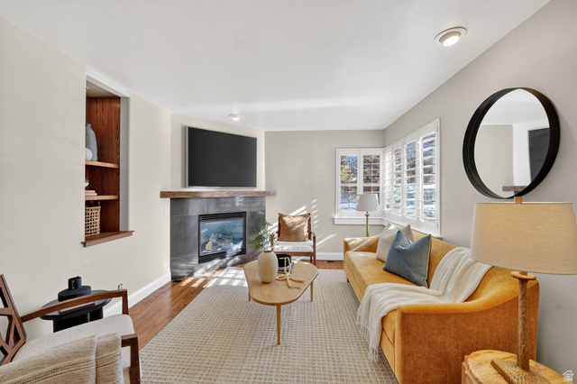 Photo 3 for MLS #2120393 at 1199 E Lorraine Dr