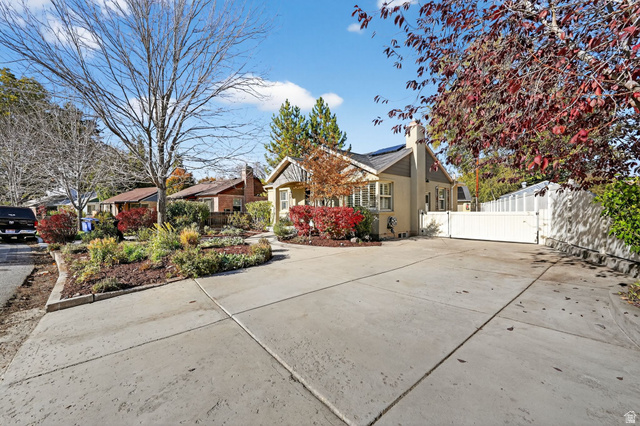 Photo 2 for MLS #2120393 at 1199 E Lorraine Dr