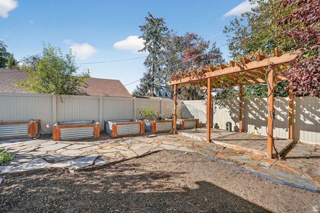 Photo 23 for MLS #2120393 at 1199 E Lorraine Dr