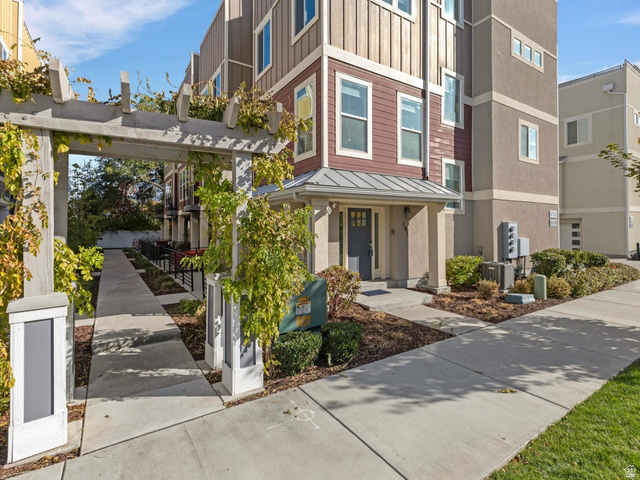 4731 S Hillhouse Cv #101
                     MLS #2120901