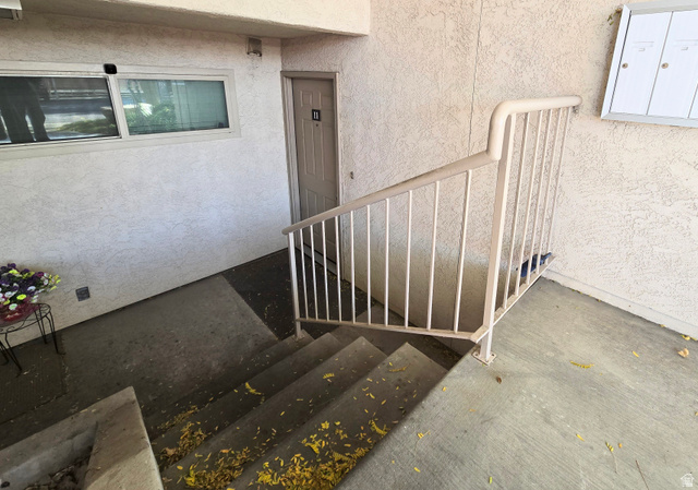 Main photo for 931 E Creek Hill Ln #11