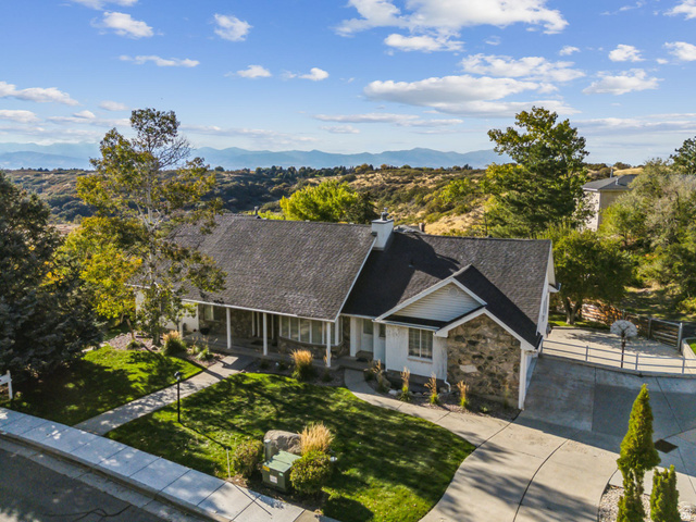 10142 S MAJESTIC CANYON RD, Sandy UT 84092