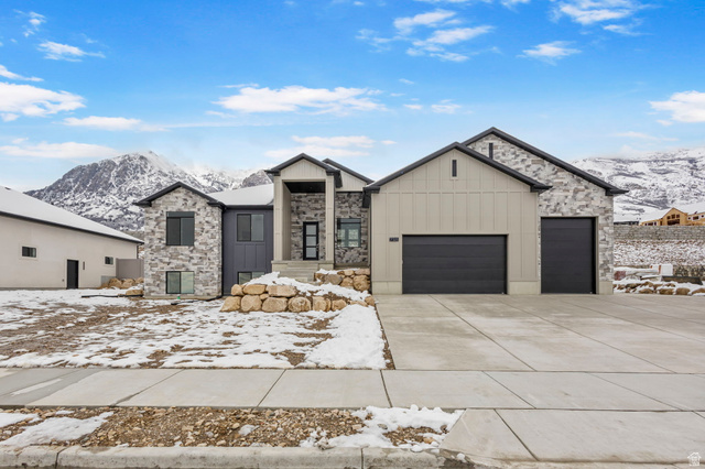 Main photo for 728 E Mountain Road