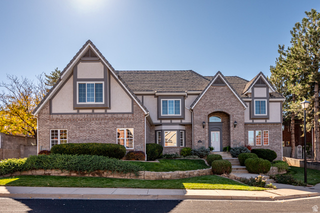 672 S St James Pl
                     MLS #2121605