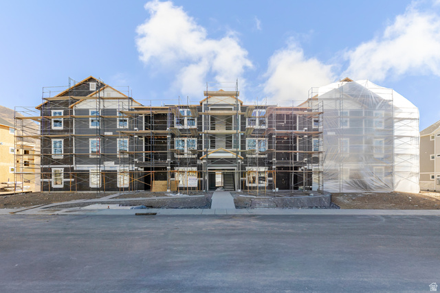 693 W 4500 S #o101
                     MLS #2121834