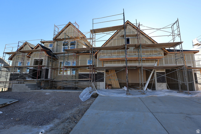 1061 W Mahogany St
                     MLS #2121902