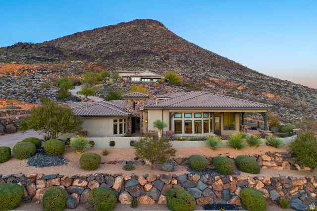 1098 W Cresole Dr
                     MLS #2122066