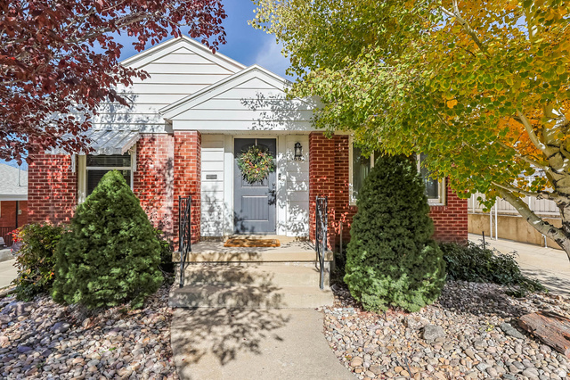 1662  24th St
                     MLS #2122344