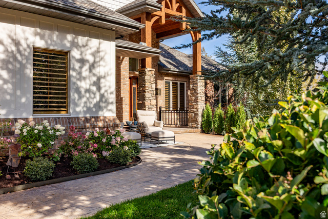 2412 E Bear Hills Dr
                     MLS #2122768