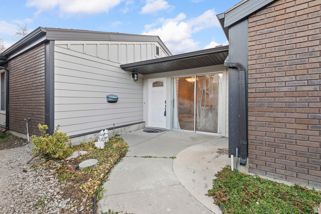 5976 S MONTE CARLO DR, Salt Lake City UT 84121